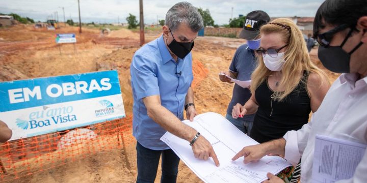Romero Jucá e Teresa Surita na obra do Pedra Pintada