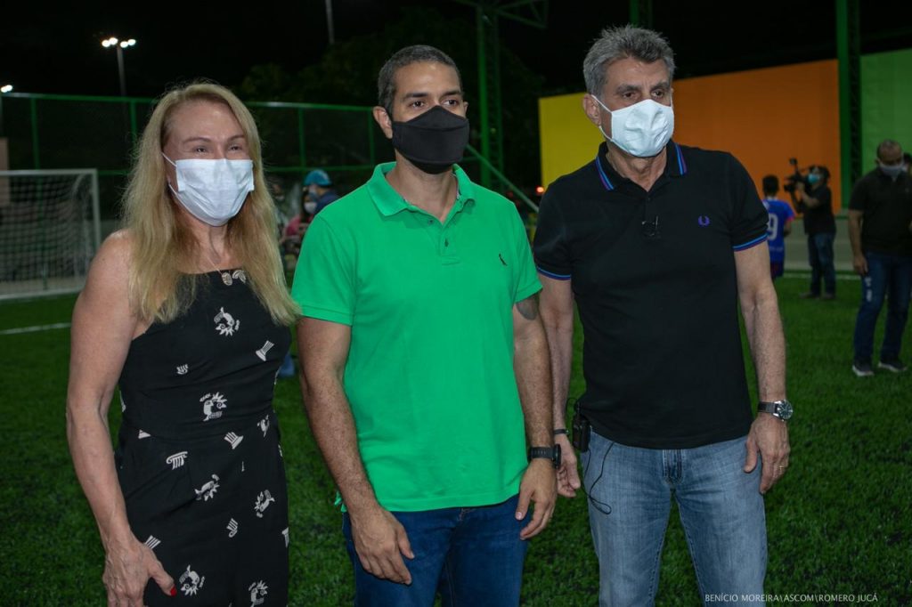Teresa, Arthur e Jucá em campo de futebol. Convenção do MDB vai oficializar o nome de Arthur como candidato a prefeito de Boa Vista