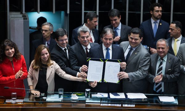 Romero Jucá diz que a escolaridade já estava resolvida na Emenda Constitucional 98
