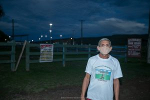 Antônio Ferreira em frente da Praça Turística, no Amajari