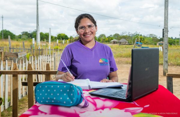 A professora dá aula na área rural de Boa Vista