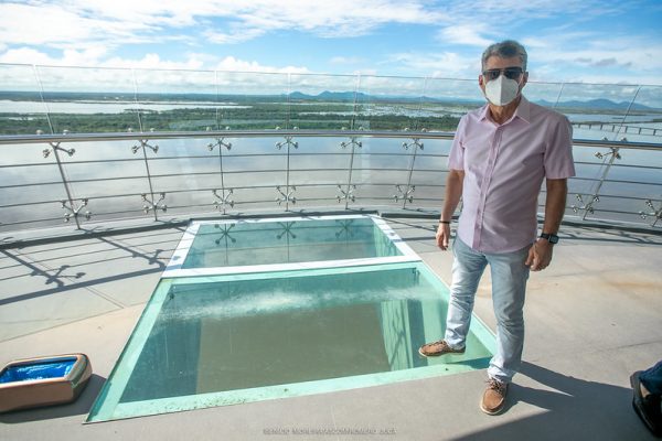 Romero Jucá no Mirante com o Rio Branco ao fundo