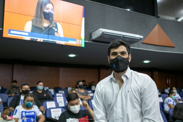 Bruno Magalhães no plenário da assembleia fala sobre a juventude