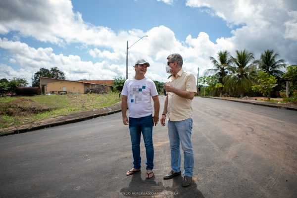 Jucá e James no asfalto em São Luiz