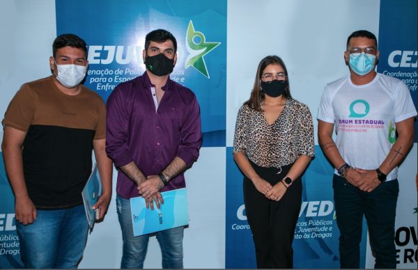 A Juventude MDB reunida com a secretária nacional da Juventude