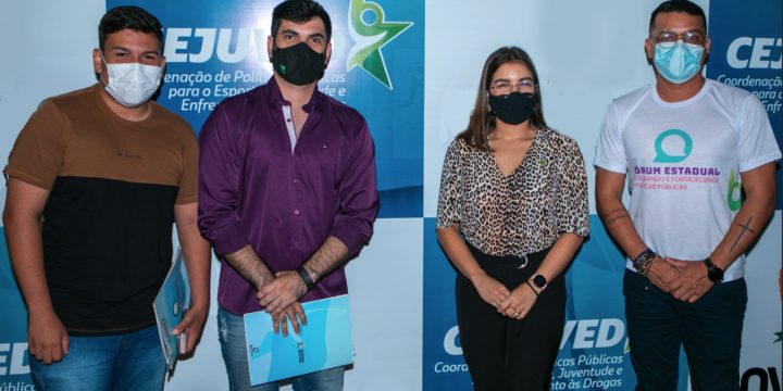 Jovens do MDB reunidos com a secretária nacional da Juventude