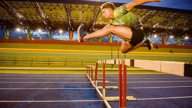 Vila Olímpica oferece natação, karatê, vôlei, atletismo e ginástica para todas as idades