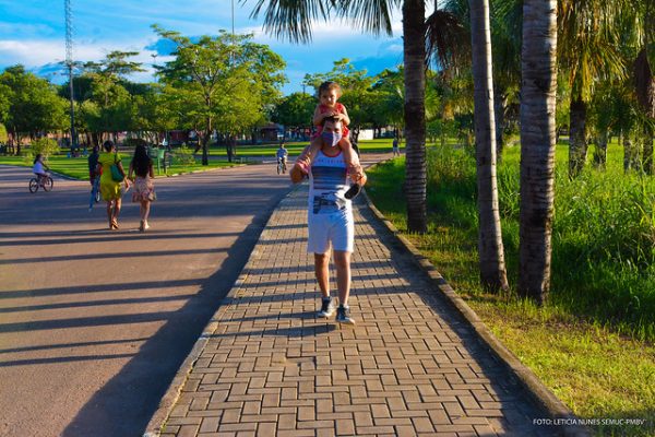 Caminhada na Praça Germano Sampaio