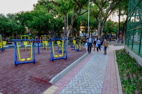 Estudantes aproveitam os finais de tarde para passeios e boas e bate papo
