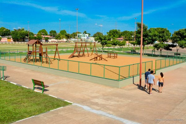 Conheça a praça do Caranã: diversão para toda família