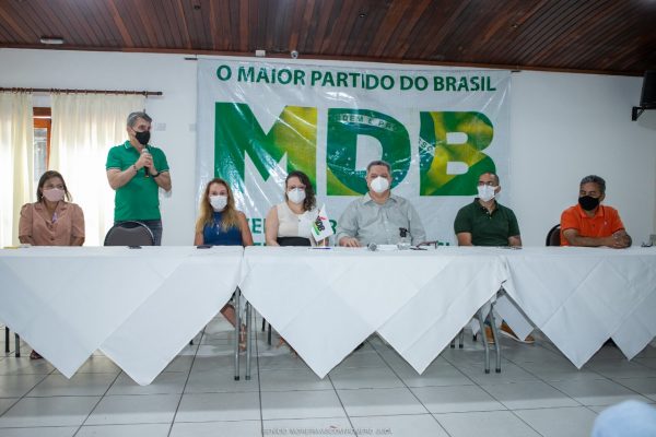 Romero Jucá recebe Dr. Frutuoso Lins no MDB de Roraima