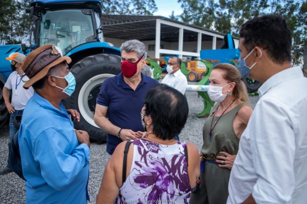 Romero Jucá e Teresa em Centro de Tecnologia