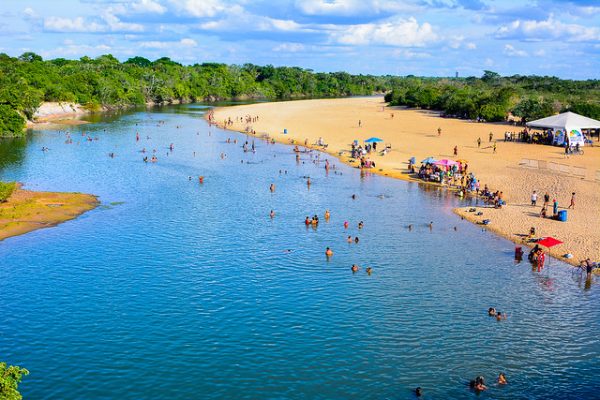 As praias de água doce são uma excelente oportunidade para se refrescar durante o verão