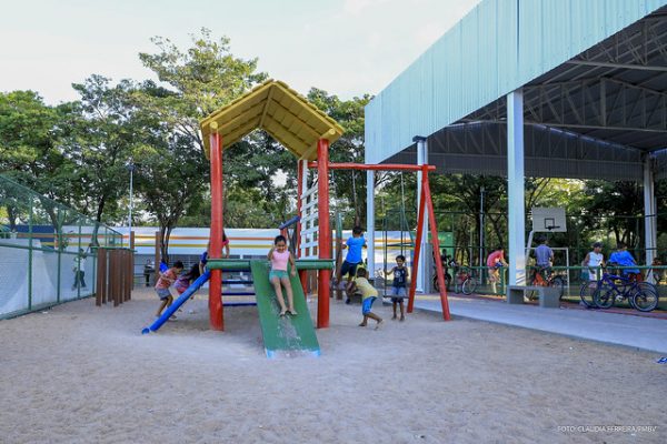 Centro de Artes na praça do Pintolândia