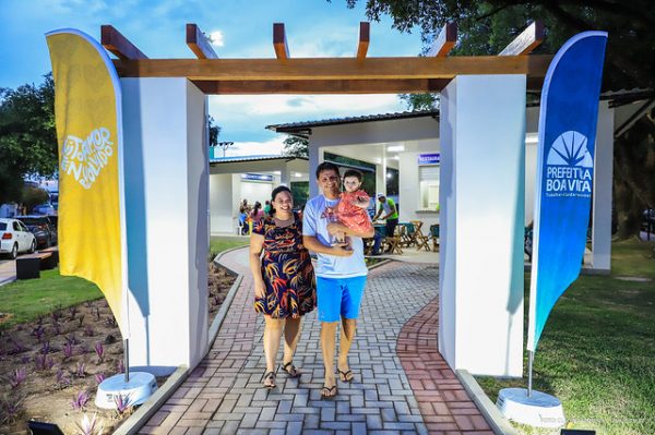 Passeio em família na Praça Capitão Clóvis