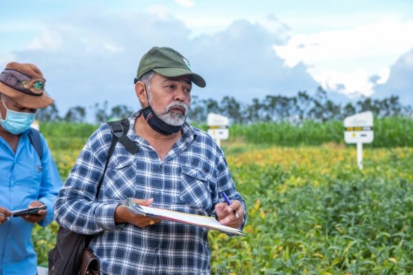 Produtores de Caroebe e Baliza conhecendo o centro de tecnologia de Boa Vista