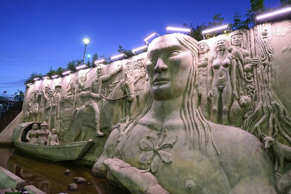 A Flor do Monumento aos pioneiros simboliza a flora