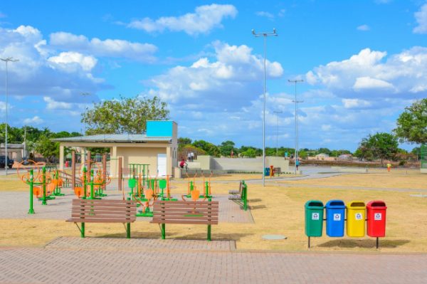 Academia ao ar livre na Praça do Conjunto Cidadão