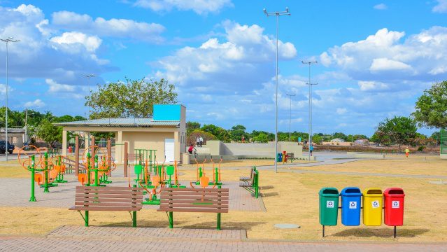 Academia ao ar livre na Praça do Conjunto Cidadão