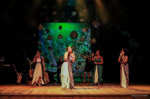 Apresentação cultural do grupo Mulheres Roraimando