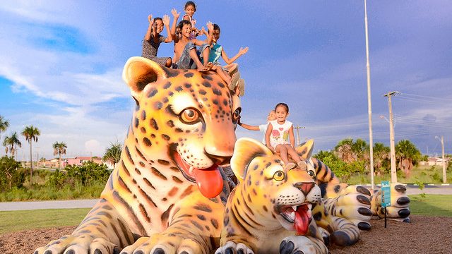 Selvinha amazônica na Praça do Pérola diversão e arte por toda parte