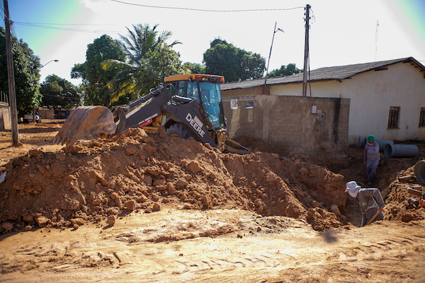 Obra de drenagem no Cauamé, em Boa Vista