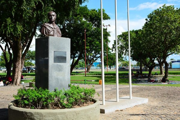 Estátua em homenagem a Simón Bolívar