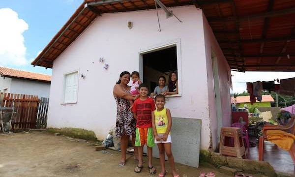 Família de Mucajaí ganhou casa em conjuto habitacional construído com apoio de Romero Jucá