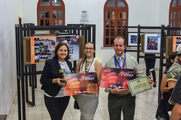 Mostra fotográfica no prédio da intendência
