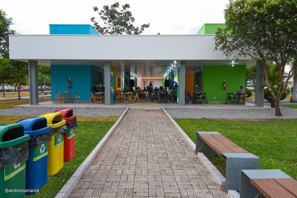 Praça de alimentação do Complexo Ayrton Senna