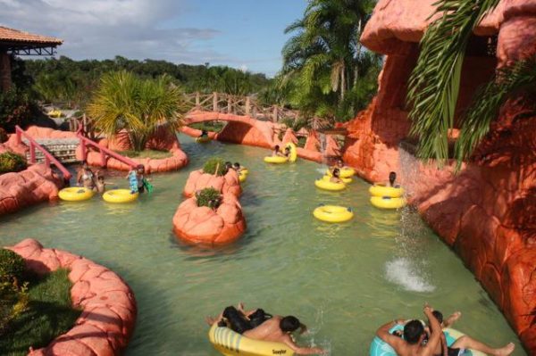 Parque aquático: EcoPark e AquaMak são roteiros para fugir da rotina