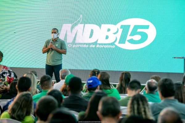 Arthur discursa durante filiação