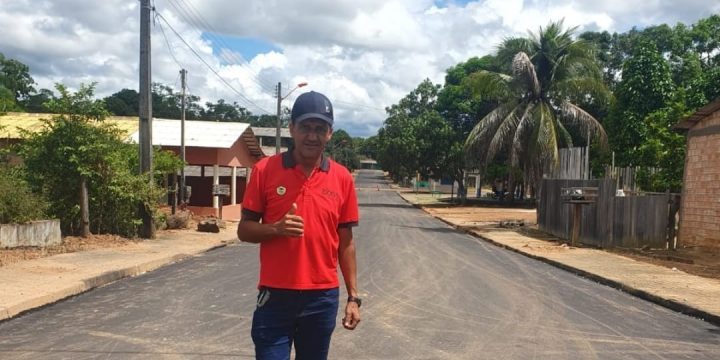 José Ribamar da Costa está feliz com o novo asfalto da Vila Moderna