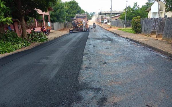 Asfalto na Vila Moderna avança