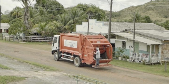 Coleta de Lixo ajuda a preservar o meio ambiente na Vila do Paiva, Serra do Tepequém