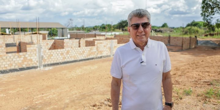 Romero Jucá na obra da escola da Vila Moderna