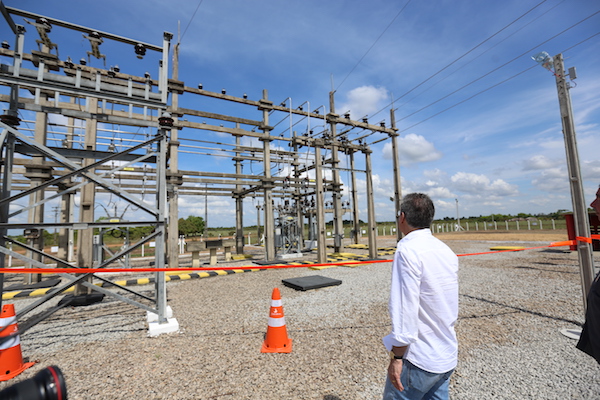 Romero Jucá em estação de energia