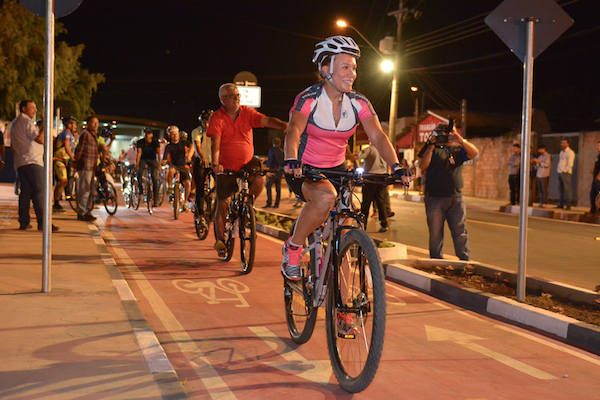 Teresa Surita usa ciclovia de Boa Vista