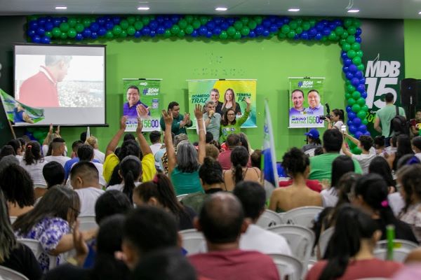 Romero Jucá em reunião de campanha