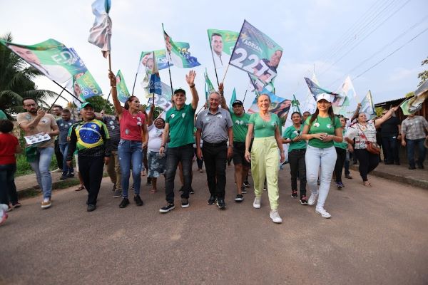 Candidatos da Coligação Roraima Muito melhor em bandeirada